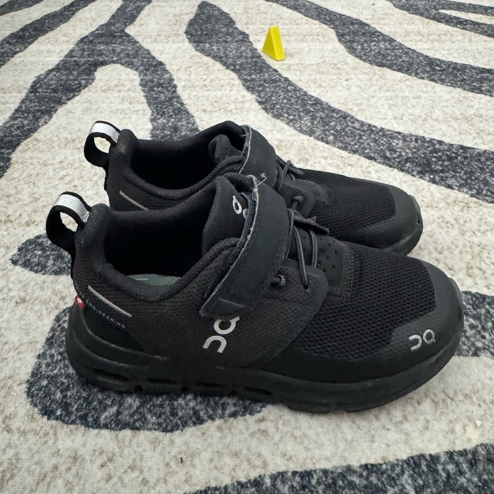 ON CLOUD Kids Black Athletic Shoes